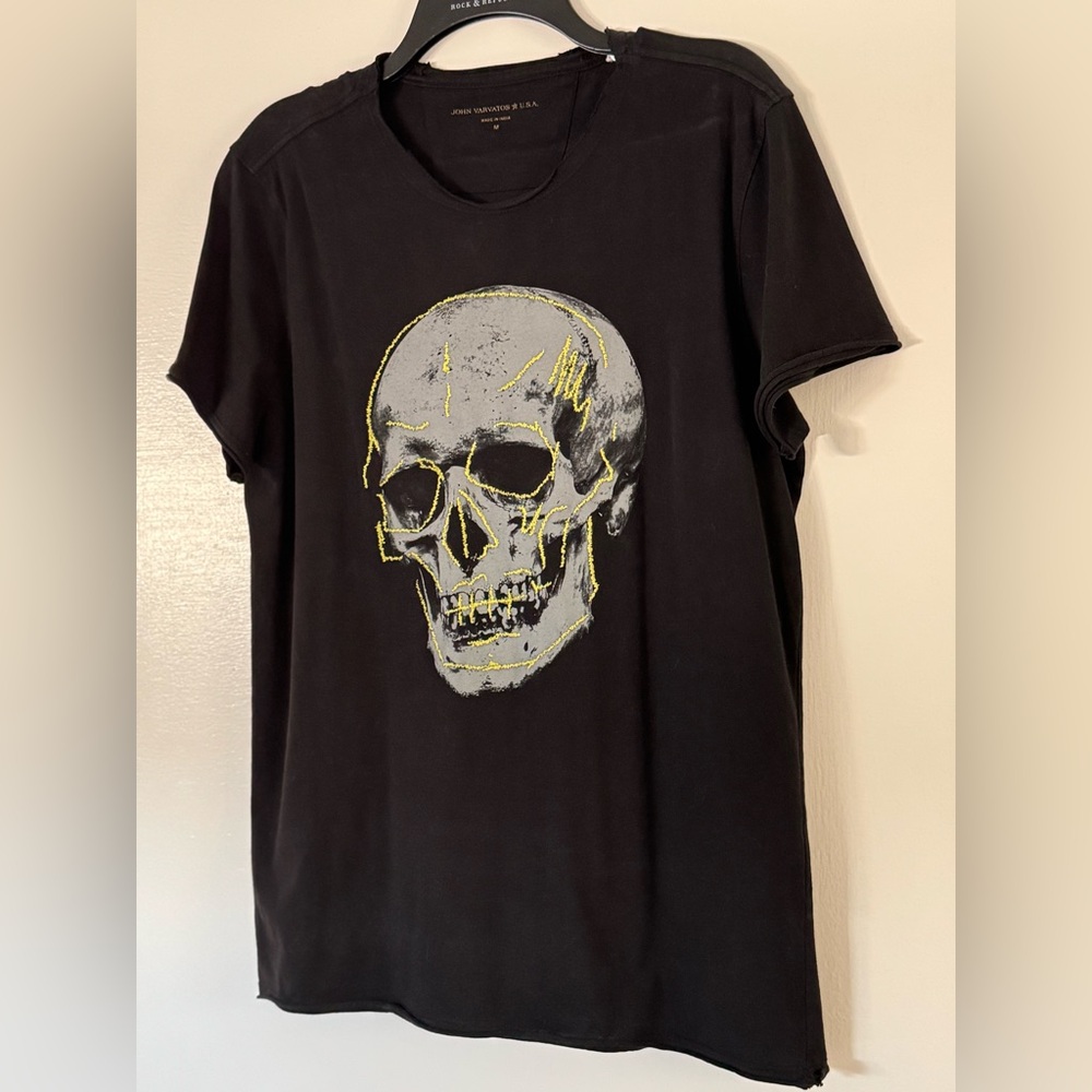 John Varvatos Star USA Black Yellow T-Shirt Embroidered Skull SZ M, Raw Edge